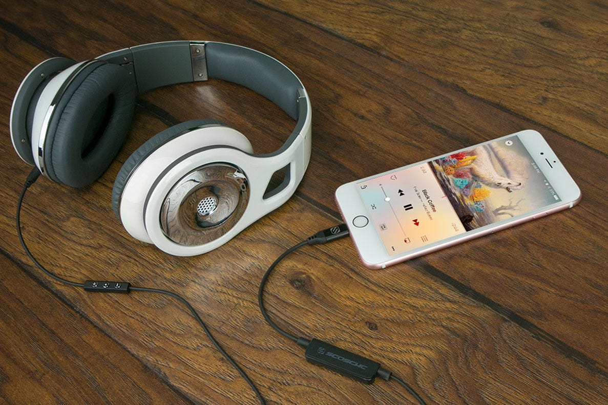 iphone playing music to headphopnes using Scosche lightning adapter