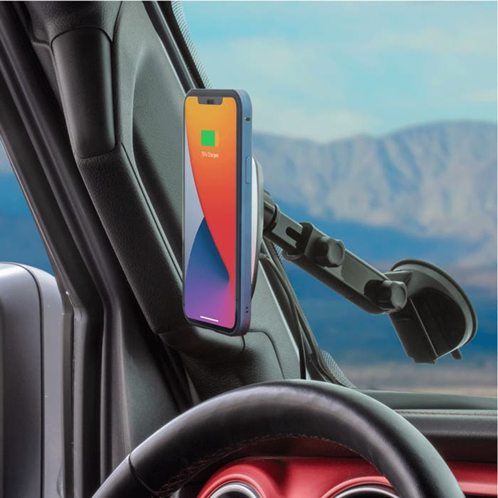 iphone showing 75% charged while mounted to Scosche wireless charging windshield mount