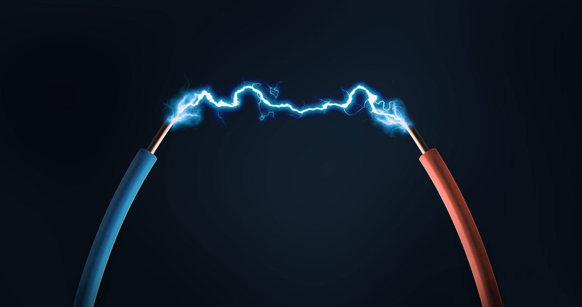 blue electrical charge between a blue and red wire terminal