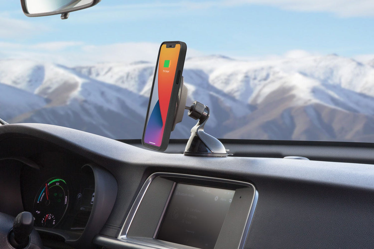 iphone with case charging via Scosche wireless charging dash mount in vehicle