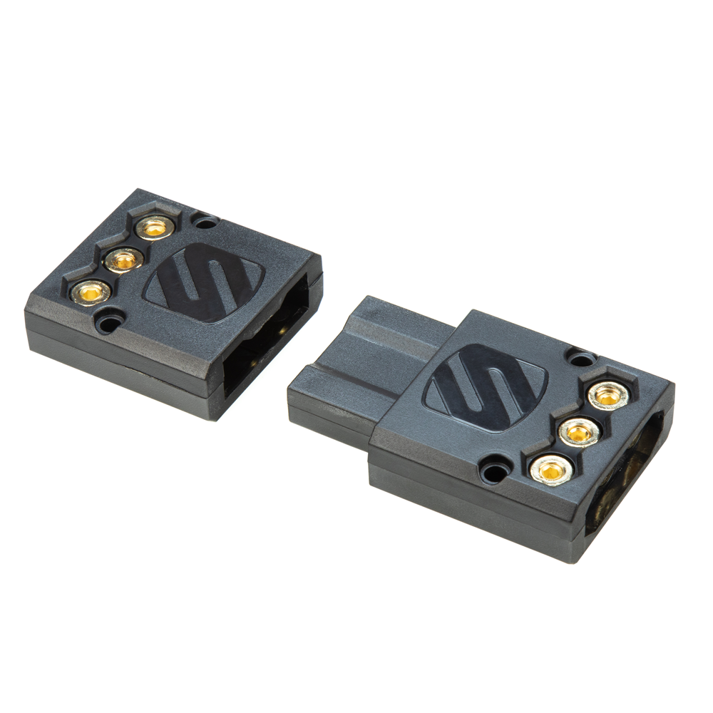 Connector for amplifiers